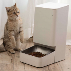 Smart Food Dispenser from Xiaomi / Distributes Food for Pets / Controlled via Mobile