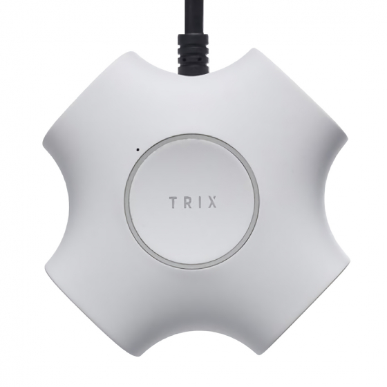توصيلة الكهرباء Trix / فيها مغناطيس للتثبيت / 3 مداخل ثلاثية و 2 USB / ابيض